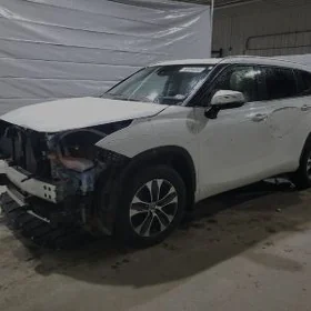 Toyota Highlander 2021