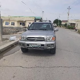 Nissan Pathfinder 2000