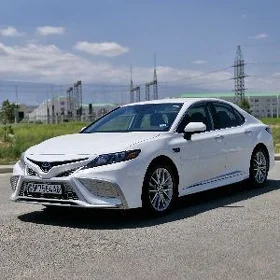 Toyota Camry 2021