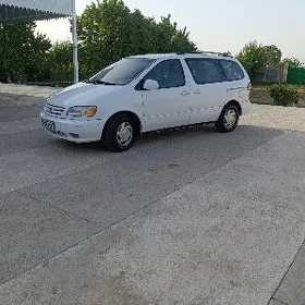 Toyota Sienna 2001