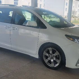 Toyota Sienna 2019