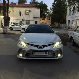 Toyota Camry 2021