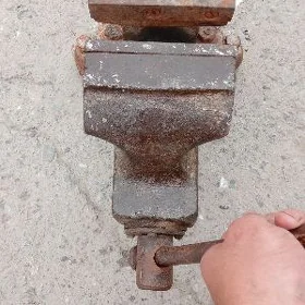 tiski тиски