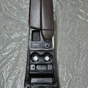 Podlokotnik Mercedes ML350