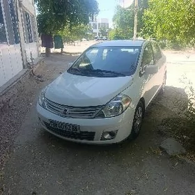 Nissan Versa 2011