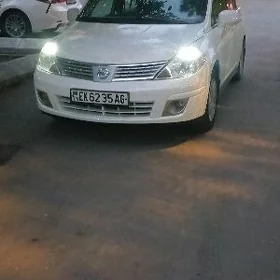 Nissan Versa 2011