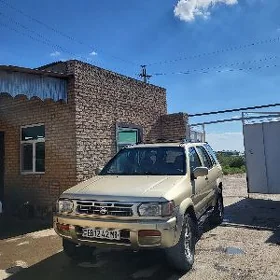 Nissan Pathfinder 1996