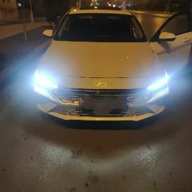 Hyundai Elantra 2025