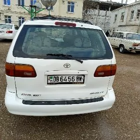 Toyota Sienna 2000