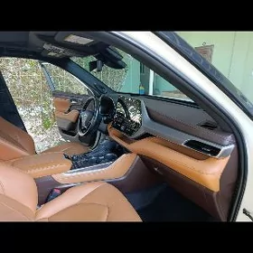 Toyota Highlander 2021