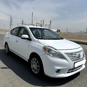 Nissan Versa 2013