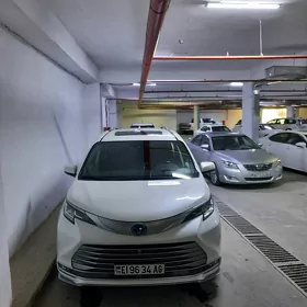 Toyota Sienna 2021