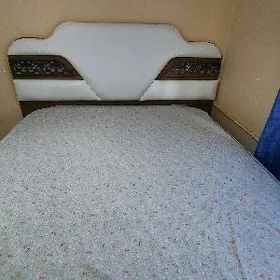 кровать