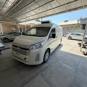 Toyota Hiace 2022