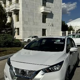 Nissan Versa 2021