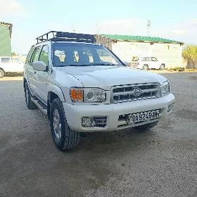 Nissan Pathfinder 2000