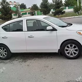 Nissan Versa 2012