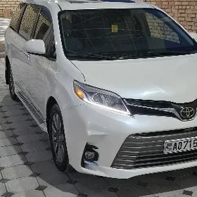 Toyota Sienna 2020