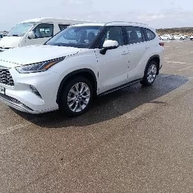 Toyota Highlander 2020