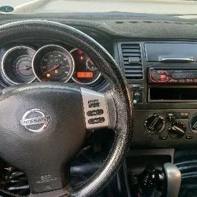 Nissan Versa 2011