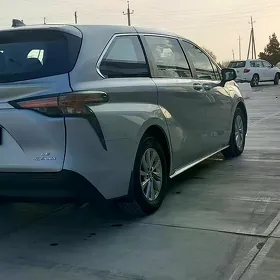 Toyota Sienna 2022