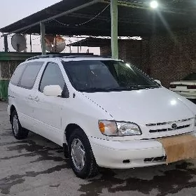 Toyota Sienna 2000