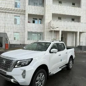 Nissan Navara 2025