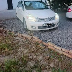 Nissan Versa 2012