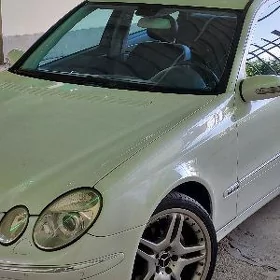 Mercedes-Benz E320 2005