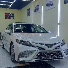 Toyota Camry 2021