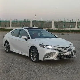 Toyota Camry 2021