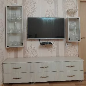 тумба с подвесными шкафами
