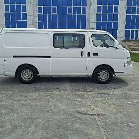 Nissan Urvan 2003