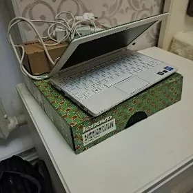 KOMPUTER NETBOOK LENOVO E10-30