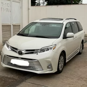 Toyota Sienna 2019