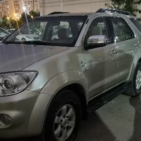 Toyota Fortuner 2010