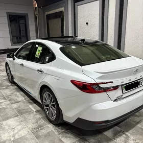 Toyota Camry 2025