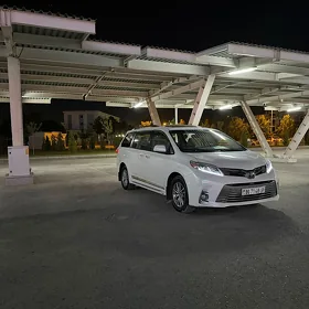 Toyota Sienna 2019