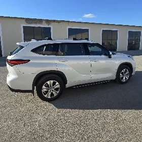 Toyota Highlander 2021