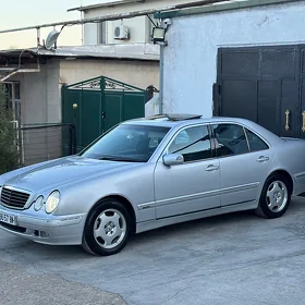 Mercedes-Benz E320 2001