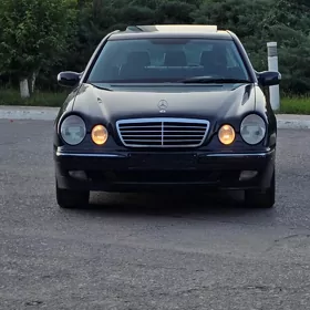 Mercedes-Benz E320 2001