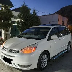 Toyota Sienna 2004