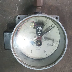 Manometr awtomat
