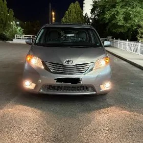 Toyota Sienna 2016
