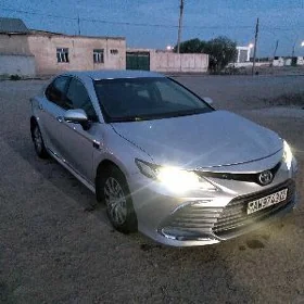 Toyota Camry 2021