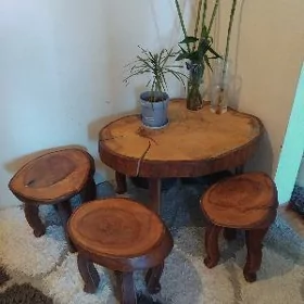 стол и стулья