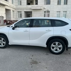 Toyota Highlander 2021