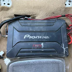 Pioneer nikil usilitel