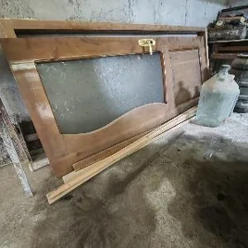 Деревянная дверь