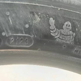 MICHELIN 235 45 18 2ST